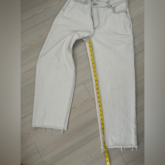 Glassons Asymmetric Waist Straight Leg Raw Hem Jean in Monaco Milk Size 8 - Picture 11 of 14